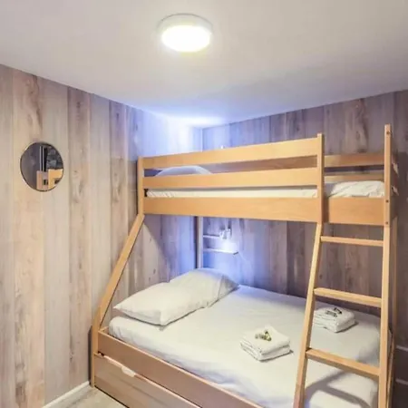 Apartament For 6 People *